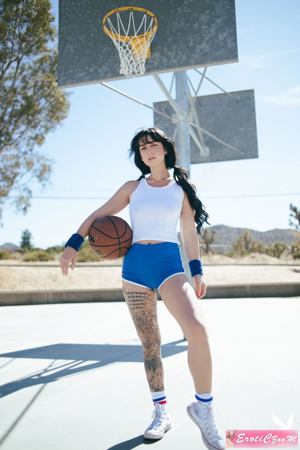Голая девушка баскетболистка